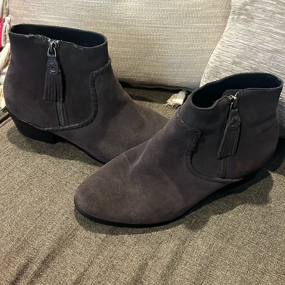 Jack Rogers Gray Suede Waterproof Ankle Boots Booties Zip Up Tassel